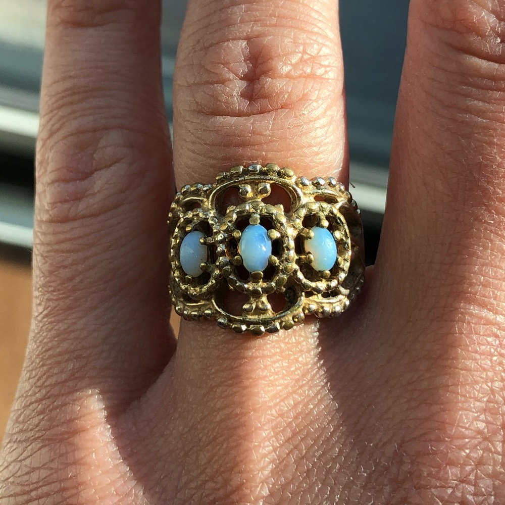 Vintage 1970’s 18k Gold HGE Opal Ring